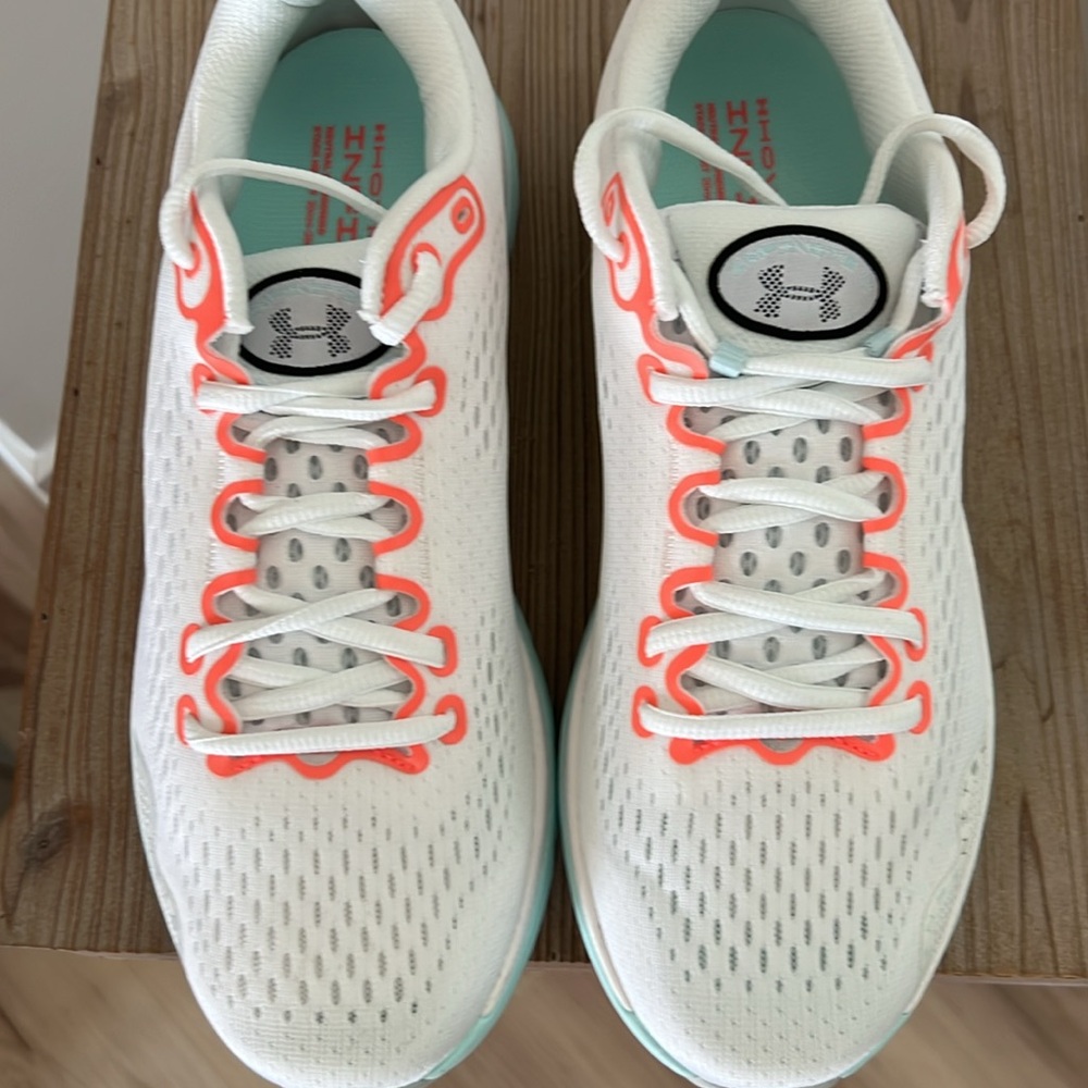 NIB Women's Under Armour HOVR Infinite 4 Running Shoes - Picture 6 of 9